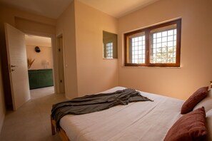 2 bedrooms, iron/ironing board, travel cot, WiFi