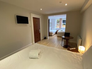 Iron/ironing board, free WiFi - Park View Rooms (Edinburgh)