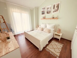 3 soverom, strykejern/-brett, reiseseng for barn og wi-fi