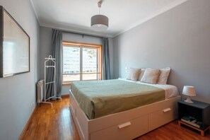 1 bedroom, travel cot, free WiFi, bed sheets