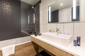 Apartment | Bathroom | Hair dryer - Apartment in Villarembert With Sauna (Villarembert)