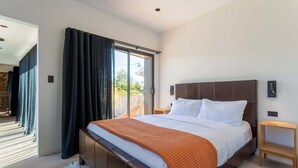 3 bedrooms, iron/ironing board, WiFi, bed sheets - Old Charm Meets New (Perth)