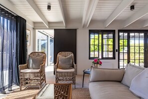 TV - Old Charm Meets New in Clarence (Perth)