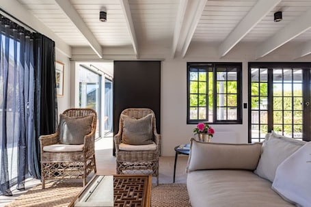 TV. Old Charm Meets New in Clarence
