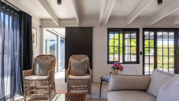 TV - Old Charm Meets New (Perth)