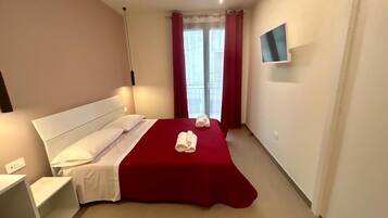 Camera Comfort | Una cassaforte in camera, una scrivania, postazione laptop