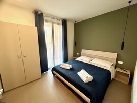 Caja de seguridad en la habitación y escritorio 