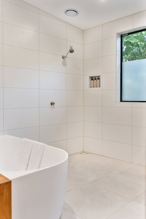 Dusche, Haartrockner, Shampoo