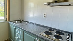 Kühlschrank, Mikrowelle, Ofen, Geschirrspüler
