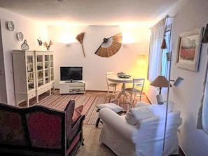 TV, fireplace - Apartamento com 1 Quarto UA33 by Interhome (Alcácer do Sal)