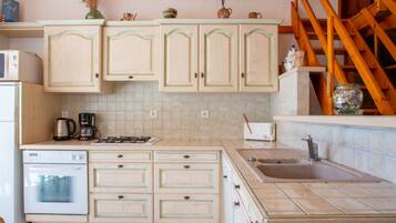 Réfrigérateur, micro-ondes, four, lave-vaisselle