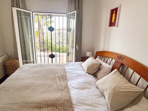 3 bedrooms, in-room safe, iron/ironing board, free WiFi