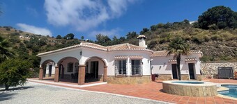 Andalusian detached villa with pool, sea & mountain views, and stunning sunsets