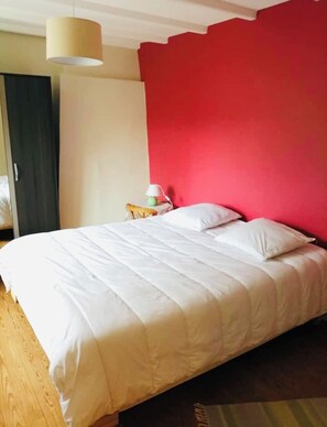 4 bedrooms, WiFi, bed sheets