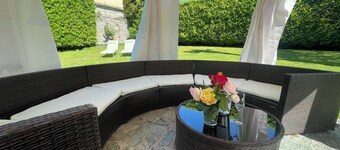   2-bedroom Casa Lago in the center surrounded by its garden, parking, AC, WiFi.