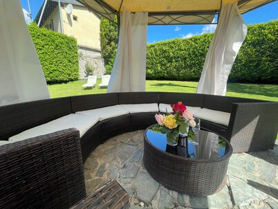   2-bedroom Casa Lago in the center surrounded by its garden, parking, AC, WiFi.