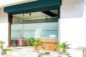 House | Meja sambut tetamu