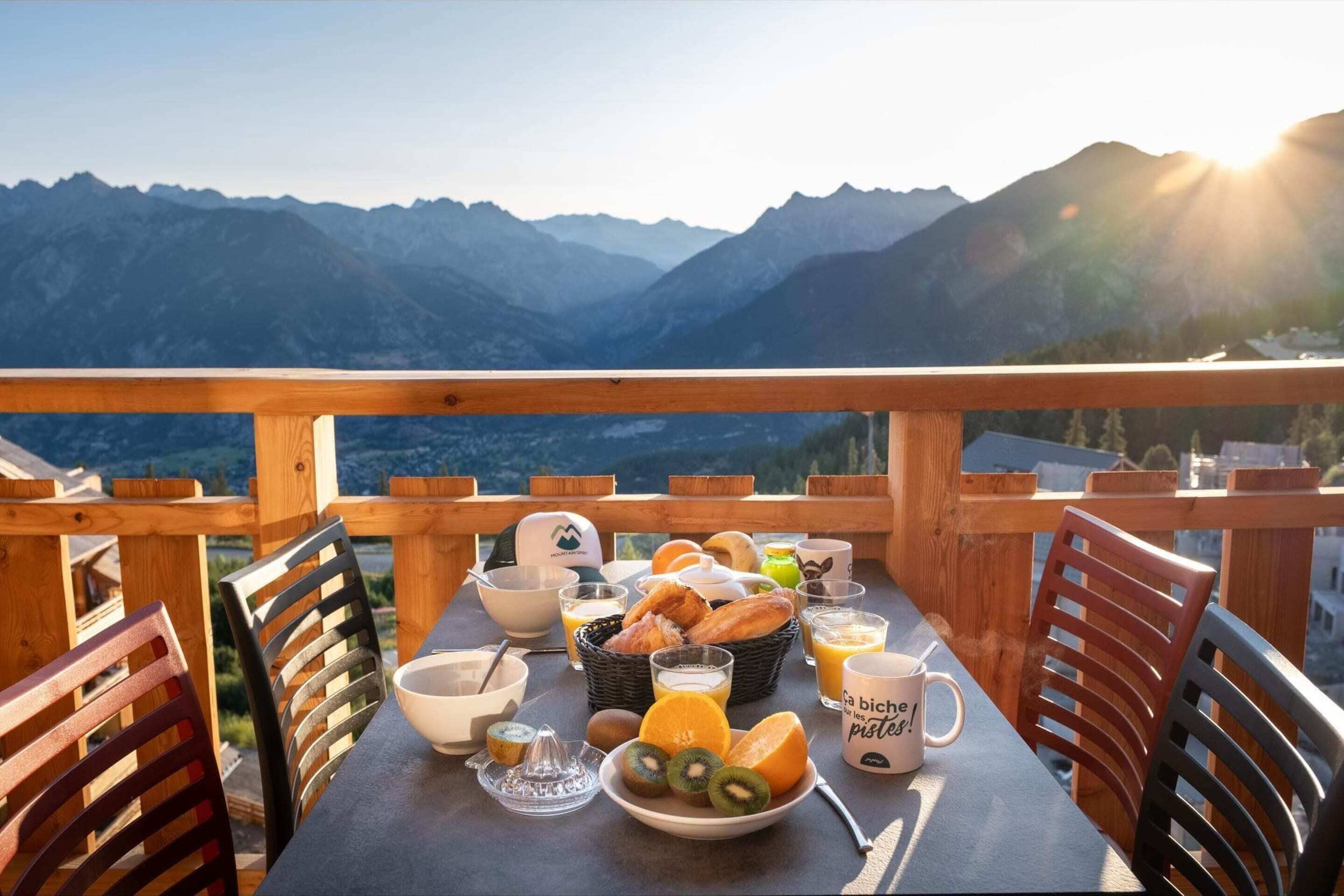 Apartment | Outdoor dining