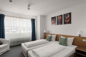 Habitación clásica doble, vistas al jardín | Escritorio, espacio para trabajar con un portátil, wifi gratis