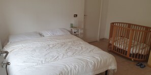 2 bedrooms, desk, travel cot, WiFi