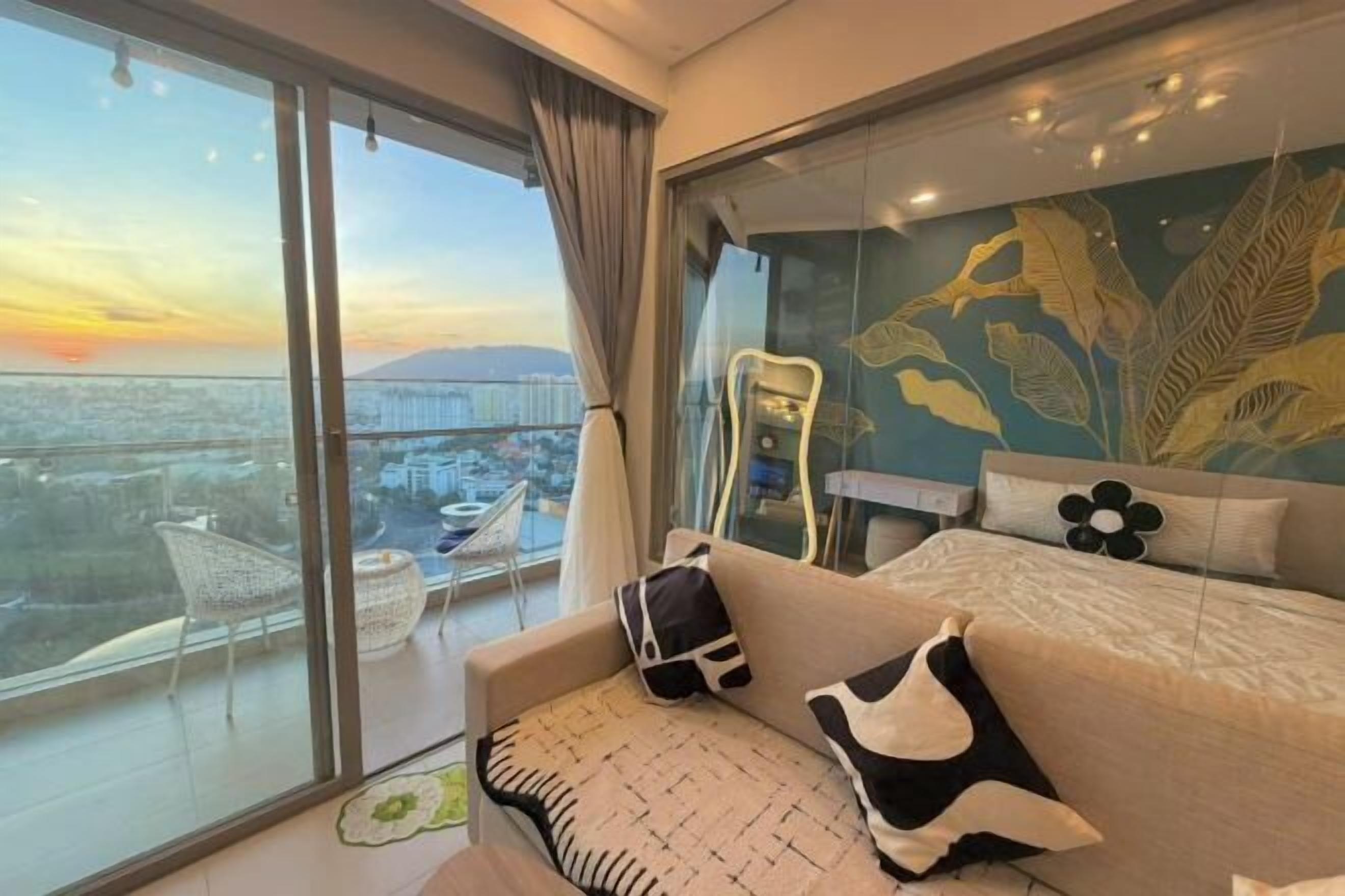 Premium bedding, pillowtop beds, individually furnished, free WiFi