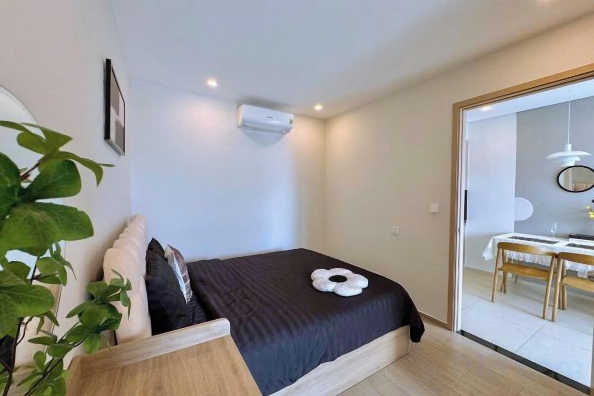 Premium bedding, pillowtop beds, WiFi (free), individually furnished