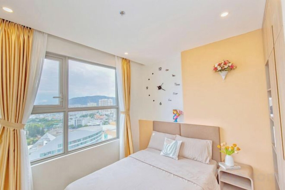 Premium bedding, pillowtop beds, WiFi (free), individually furnished