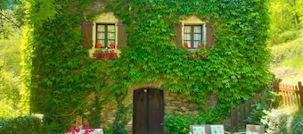 Charming restored traditional Navarrese farmhouse from 1800, in the Baztan region.