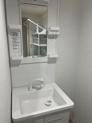 Comfort-huoneisto, kaupunkinäköala | Kylpyhuone | Tohvelit, bidee