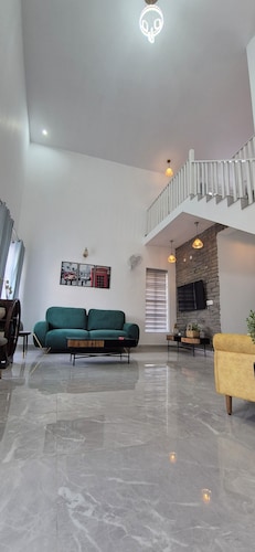 Buraans: 2-bedroom chalet in delightful Dehradun with AC, WiFi