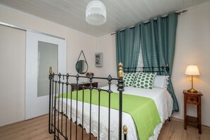 2 bedrooms, iron/ironing board, free WiFi, bed sheets - Charming Holiday Retreat: A Perfect Blend of Tradition and Modern Comfort (Zakynthos)