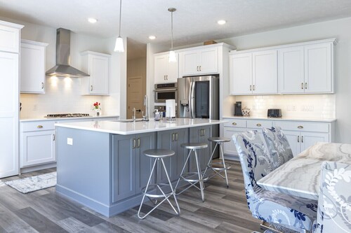 Elegant New 5BR Family Retreat!