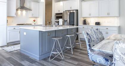 Elegant New 5BR Family Retreat!