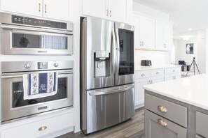 Unclassified image, 5 of 50, button - Elegant New 5BR Family Retreat! (Gretna)