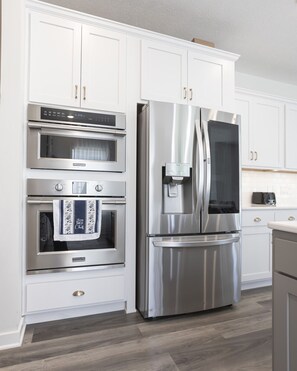 Unclassified image, 3 of 50, button - Elegant New 5BR Family Retreat! (Gretna)