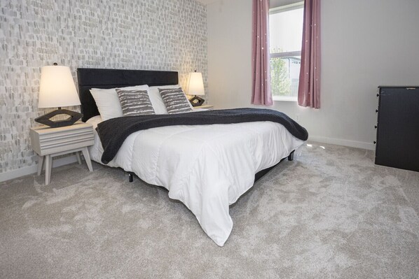 5 bedrooms, desk, iron/ironing board, travel crib