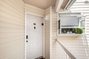 Interior - Pondview Condo: 0.5mi to Beach! (Melbourne)