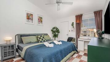 1 chambre, bureau, fer et planche à repasser, Wi-Fi