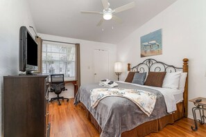 1 chambre, bureau, fer et planche à repasser, Wi-Fi