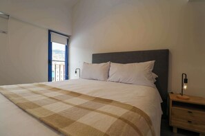 2 Schlafzimmer, Schreibtisch, Bügeleisen/Bügelbrett, WLAN