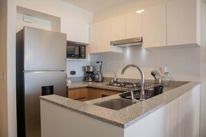 Microwave, stovetop, cookware/dishes/utensils - w* | Beautiful 3BR w/ Balcony in San Isidro (Lima)