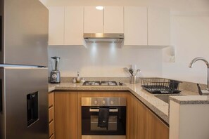 Microwave, oven, stovetop, cookware/dishes/utensils