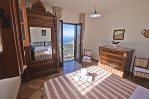 2 bedrooms, iron/ironing board, travel cot, free WiFi