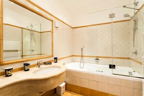 Shower, hair dryer, bidet, towels - My Rental Homes - Casa Dorothea 2, with sea view, terrace and shared pool (Vico Equense)