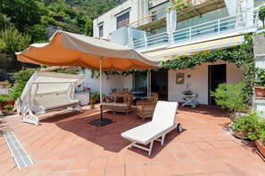 Terrace/patio - My Rental Homes - Casa Dorothea 2, with sea view, terrace and shared pool (Vico Equense)