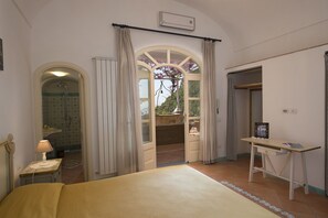 2 bedrooms, iron/ironing board, free WiFi