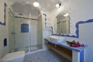Dusche, Haartrockner, Bidet
