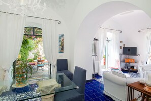 TV - Casa Giardino with garden and sea view (Positano)