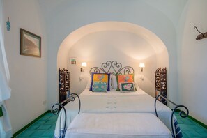 3 bedrooms, iron/ironing board, free WiFi - Casa Giardino with garden and sea view (Positano)