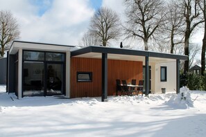 Chalet | Exterior - Pet-friendly Villa for 4 in People (Voorthuizen)